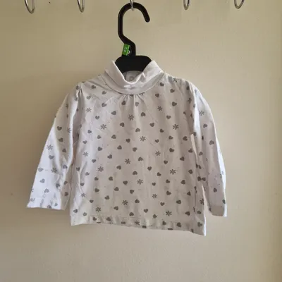 80 cm sous pull blanc a coeur gris